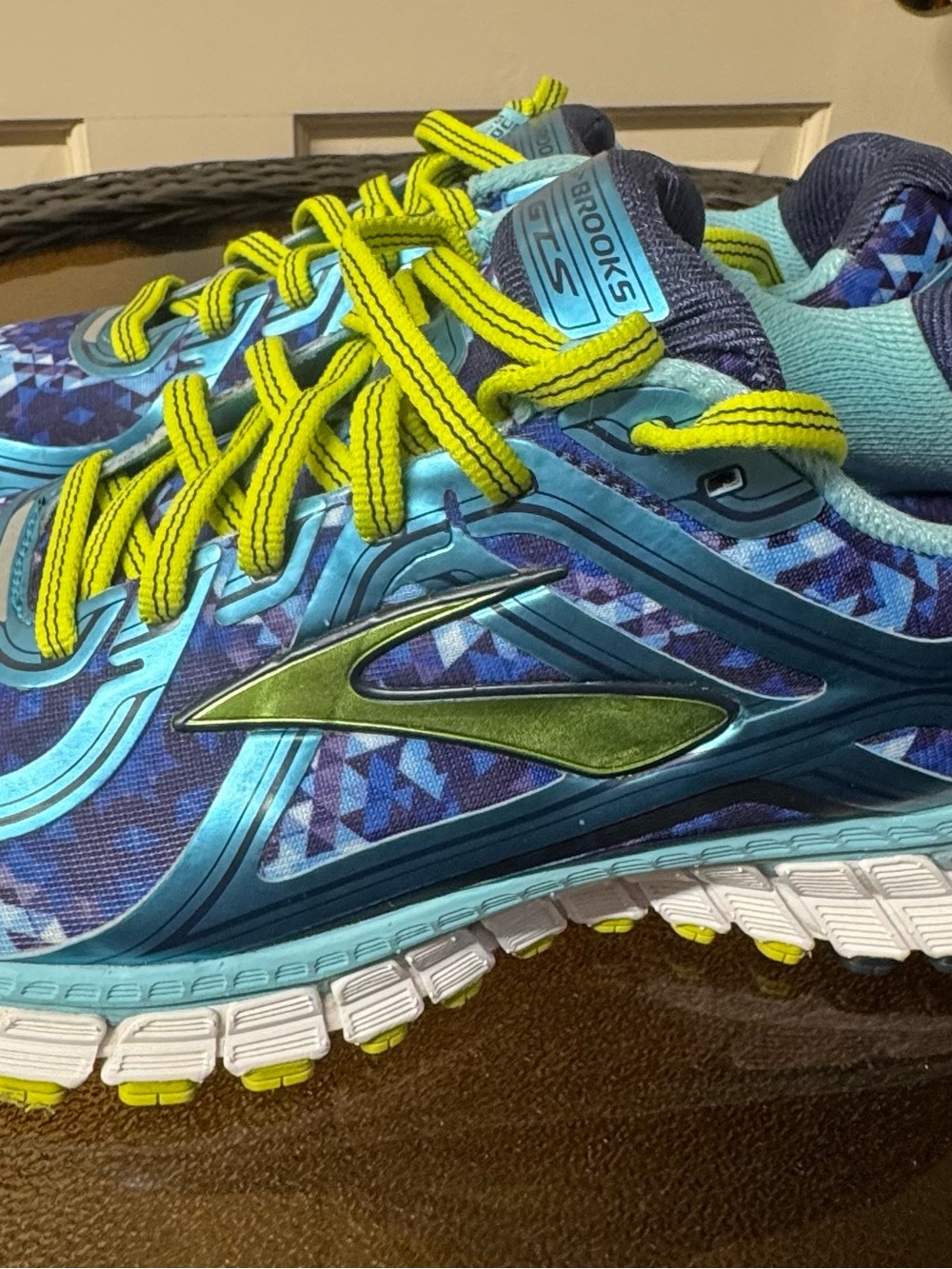 Brooks Women’s Blue Teal Athletic Running Shoes with Yellow Laces